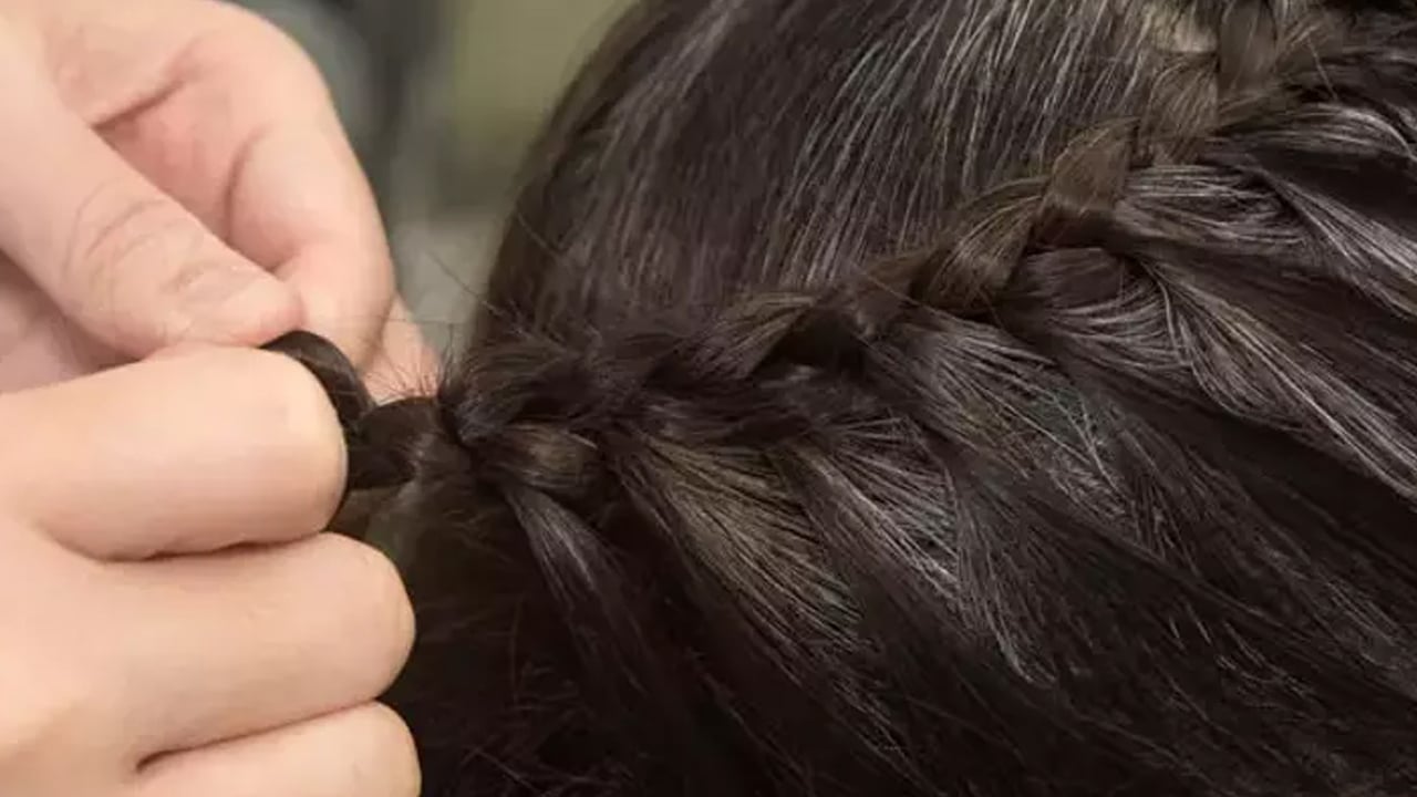 Saç örme olayı nedir? Saç örgüsü saçı uzatır mı? Resmen belli oldu