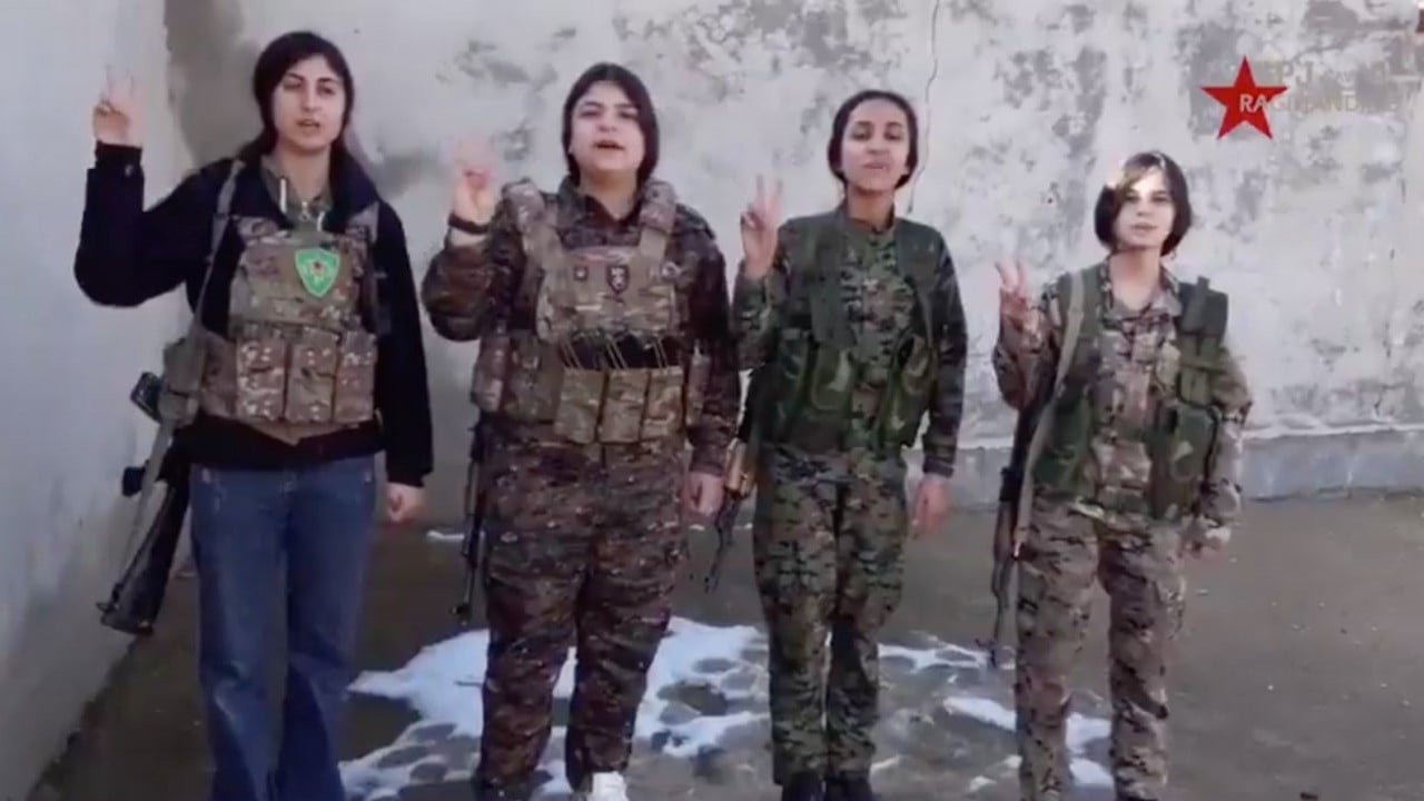 Foto - ‘Saç örme PKK’ya ait değil’ diyenler görsün! Bakın bu akıma kimleri alet ettiler