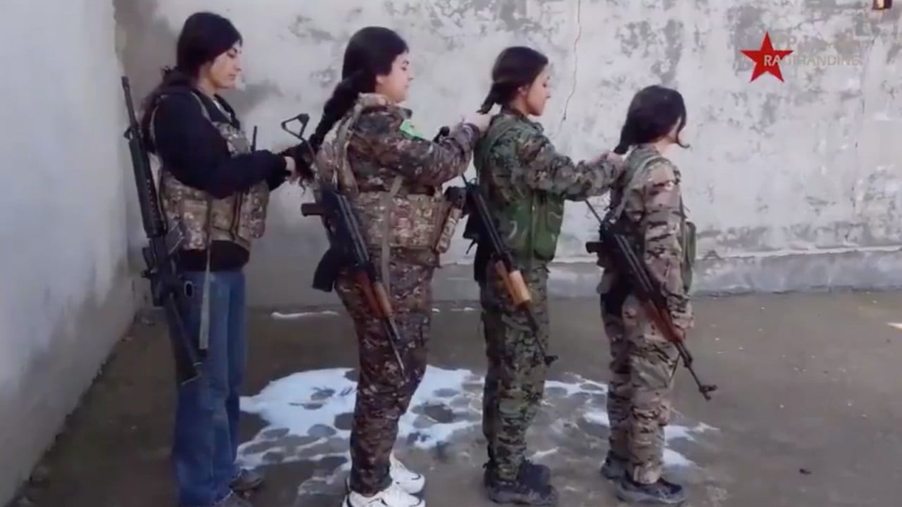 Foto - ‘Saç örme PKK’ya ait değil’ diyenler görsün! Bakın bu akıma kimleri alet ettiler