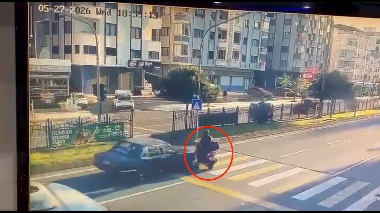 Foto - Saçma sapan kaza... Yaya geçidindeki motosikletliye araba çarptı