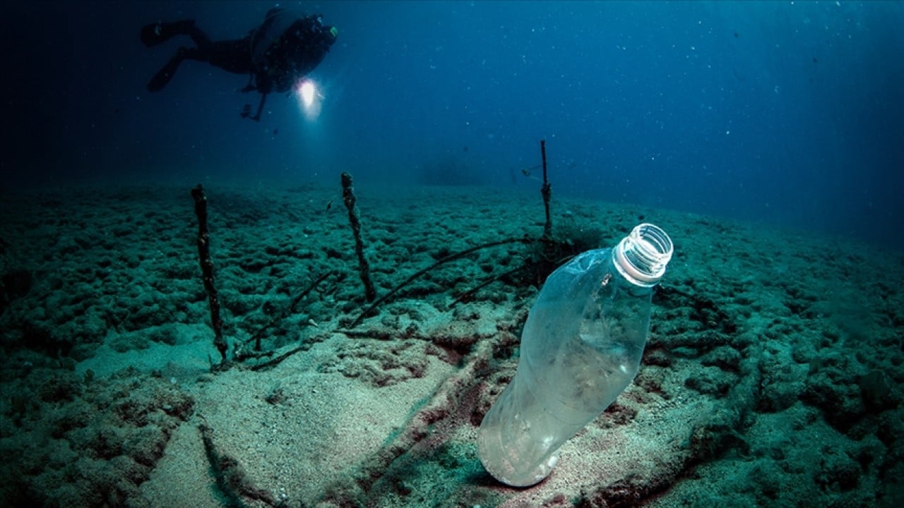 Foto - Sadece fiziksel atık değilller Denizde kimyasal yüklü mobil plastik alarmı