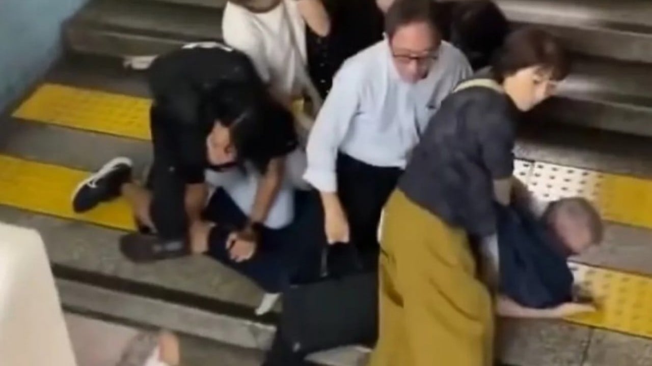 Foto - Sadece Türkiye'de olmuyormuş: Röntgenciyi kündeye getirip yere serdiler!