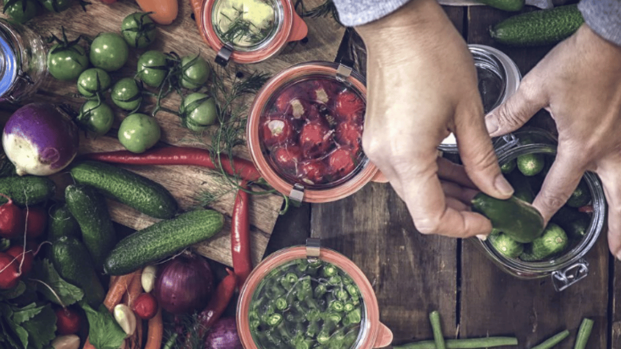 Sadece yemeğin yanında yemeyin! İşte turşuyu ana yemeğe dönüştüren o eşsiz lezzetler