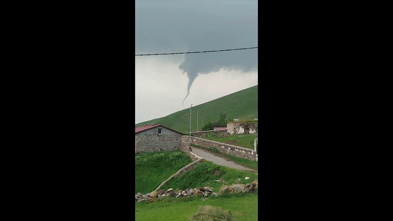 Foto - Sağanak sel getirdi, hortum korkuttu!