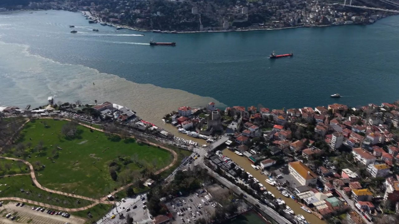 Foto - Sağanak sonrası bu hale geldi! İstanbul Boğazı’nda şaşırtan manzara