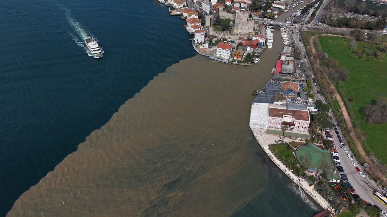 Foto - Sağanak sonrası bu hale geldi! İstanbul Boğazı’nda şaşırtan manzara