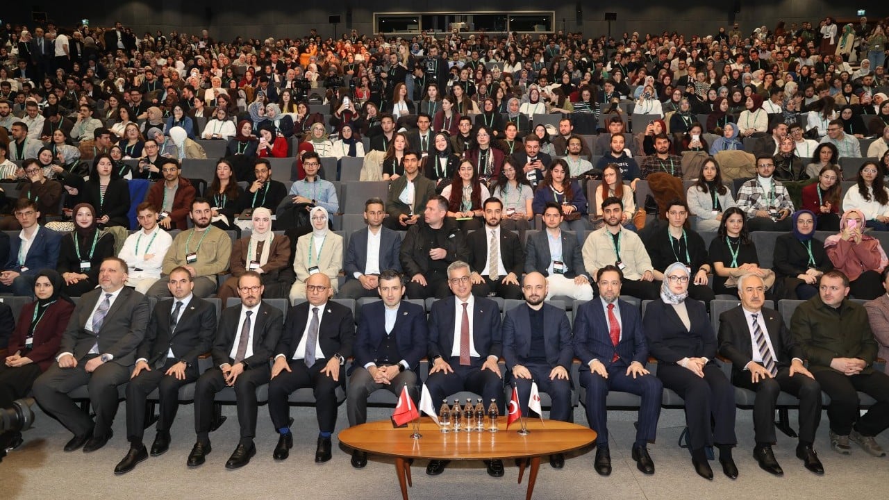 Foto - Sağlık Bakanı Prof. Dr. Kemal Memişoğlu, 2. Cansağlığı Uluslararası Tıp Öğrenci Kongresi'nde...