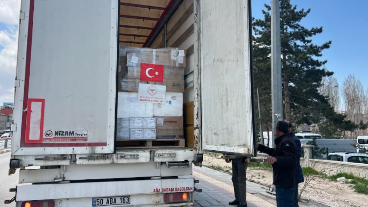 Foto - Sağlık Bakanlığı'ndan İran'a ikinci etap insani yardım amaçlı tıbbi malzeme gönderildi!