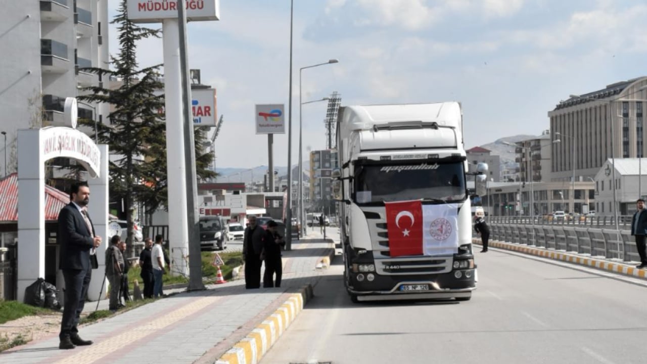 Foto - Sağlık Bakanlığı'ndan İran'a ikinci etap insani yardım amaçlı tıbbi malzeme gönderildi!