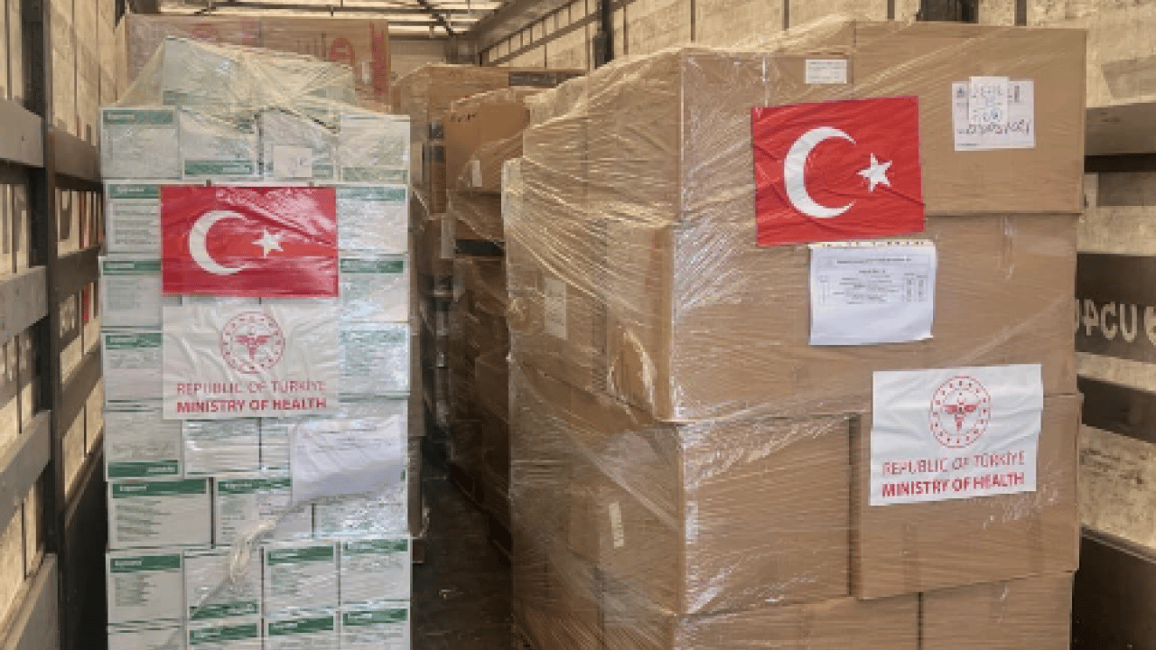 Foto - Sağlık Bakanlığı'ndan İran'a ikinci etap insani yardım amaçlı tıbbi malzeme gönderildi!