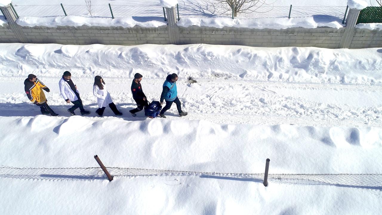 Foto - Sağlık ekipleri karlı yollarda! Eksi 25 derecede hastalara hizmet veriyorlar