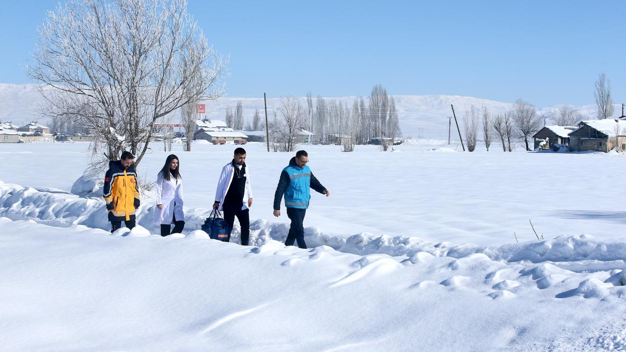 Foto - Sağlık ekipleri karlı yollarda! Eksi 25 derecede hastalara hizmet veriyorlar