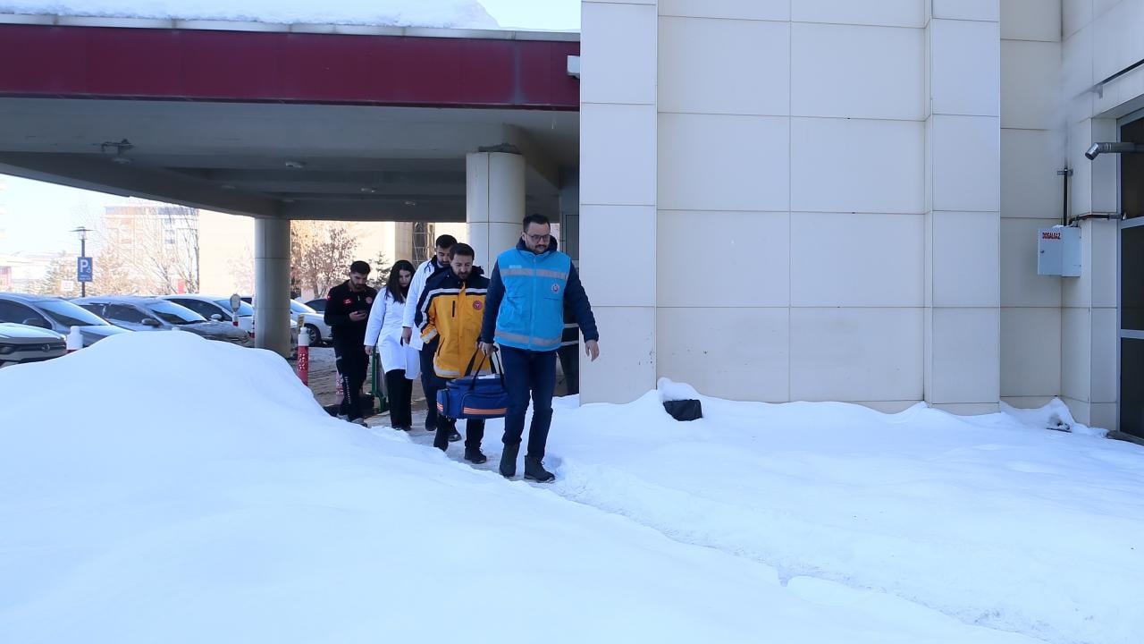 Foto - Sağlık ekipleri karlı yollarda! Eksi 25 derecede hastalara hizmet veriyorlar