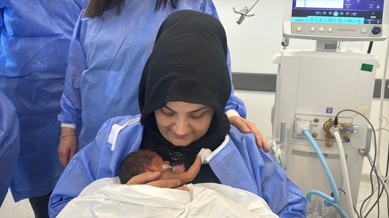 Foto - Sağlıklı olarak dünyaya geldi Anne karnında ameliyatla hayata tutundu