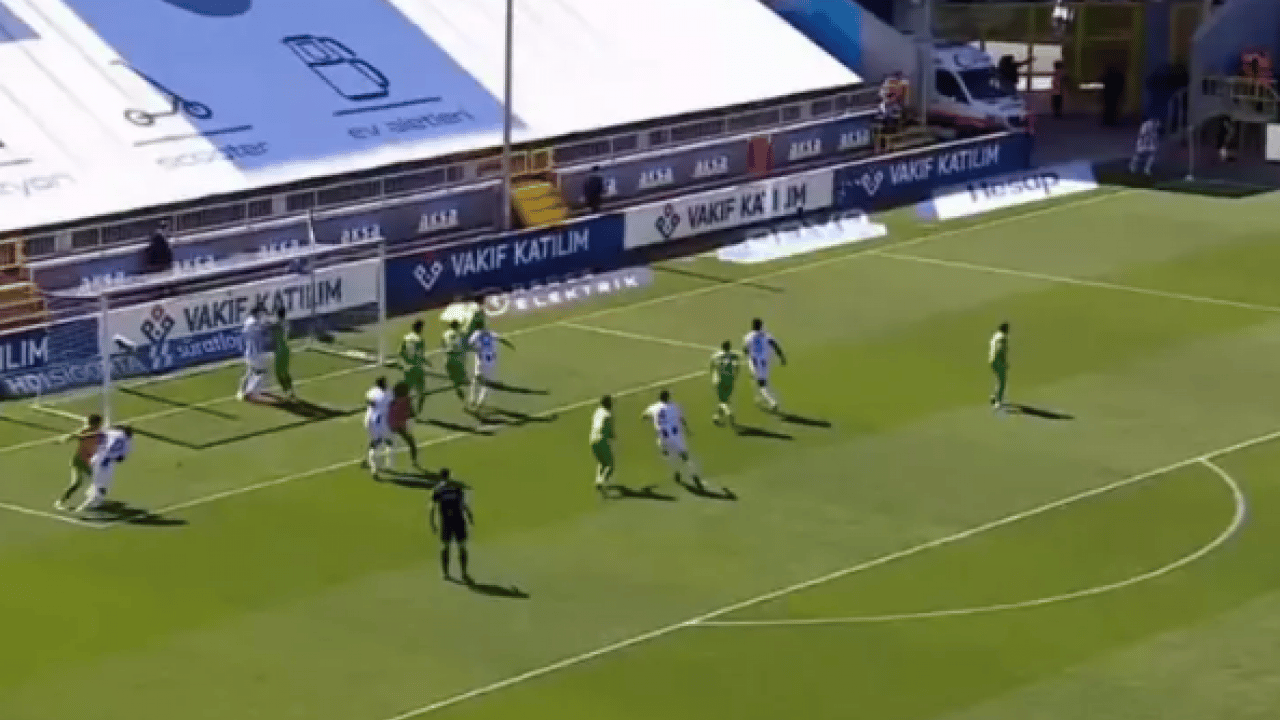 Foto - Sahalarda ender görülen bir gol: İran Can Kahveci kornerden avladı!