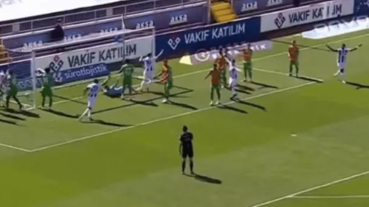 Foto - Sahalarda ender görülen bir gol: İran Can Kahveci kornerden avladı!