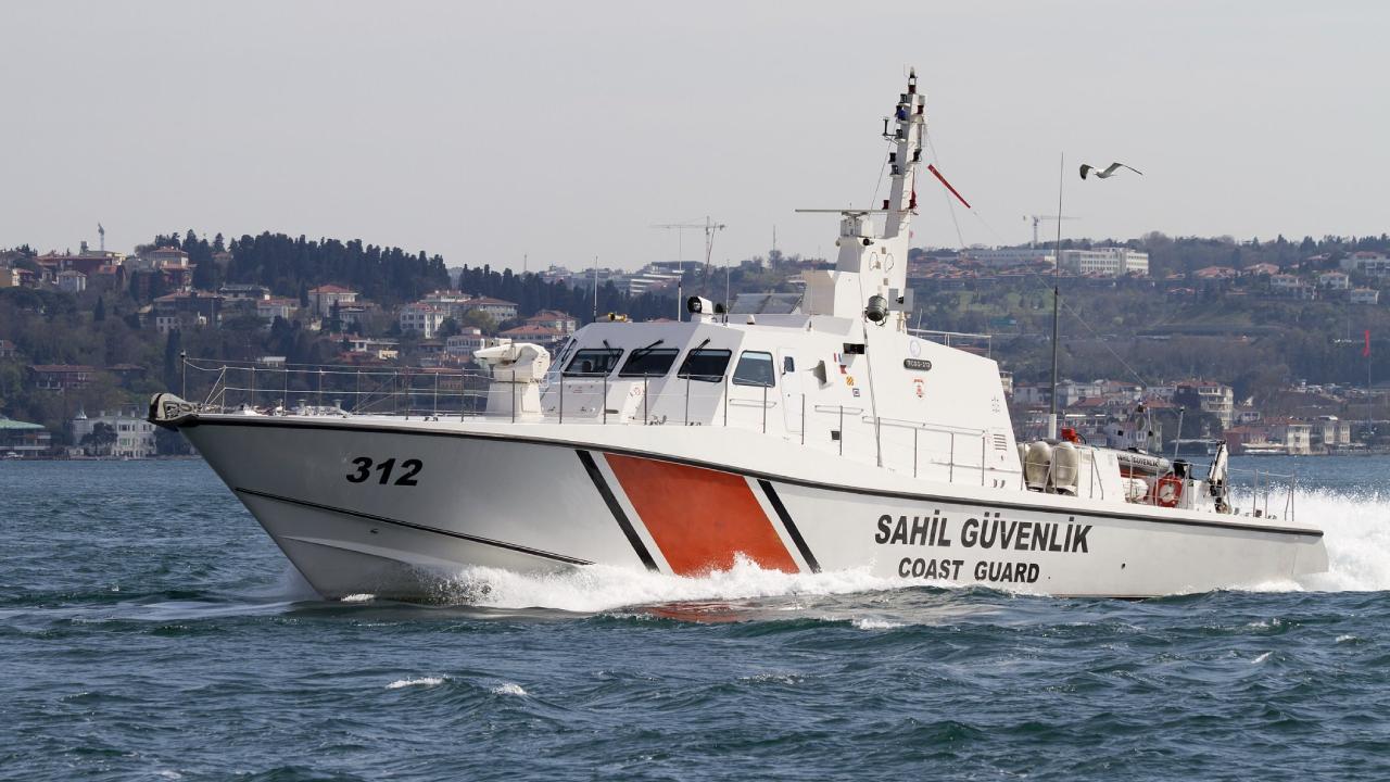 Sahil Güvenlik Komutanlığı ekipleri geçen yıl 8 bin 453 kişiyi kurtardı