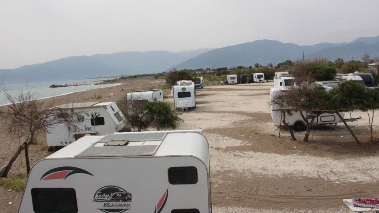 Foto - Sahili işgal eden karavanları jandarma kaldırdı