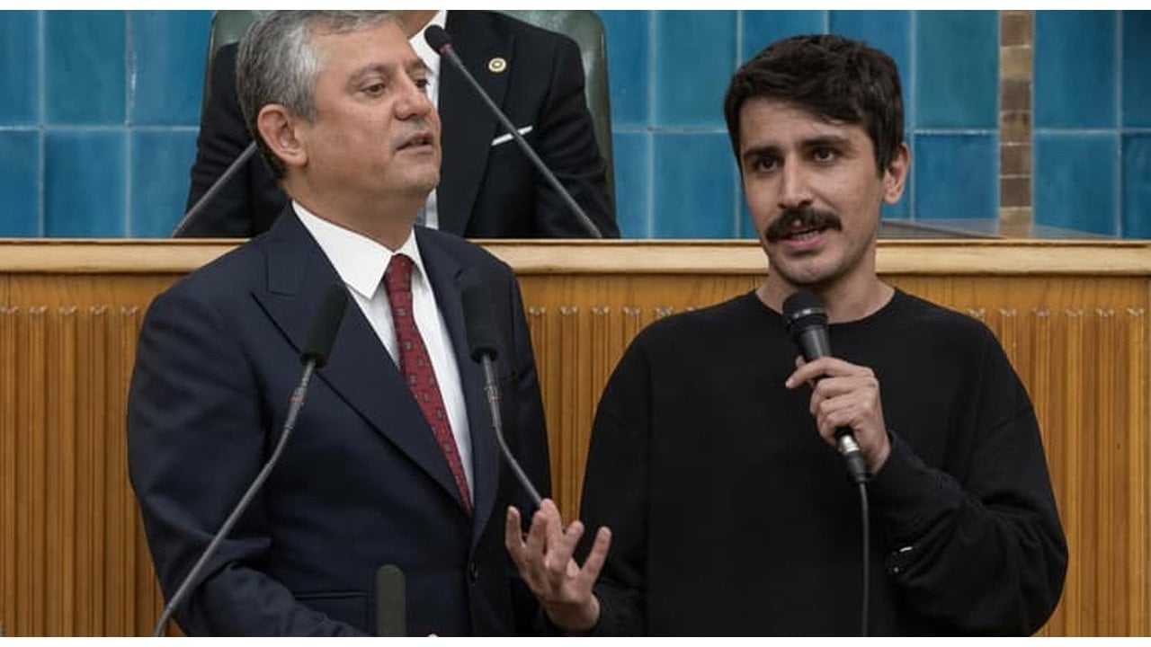 Foto - Sahnede Allah’a, Kur’an’a, İslam’a kin kusmuştu... Özgür Özel’den skandal "Deniz Göktaş" kararı