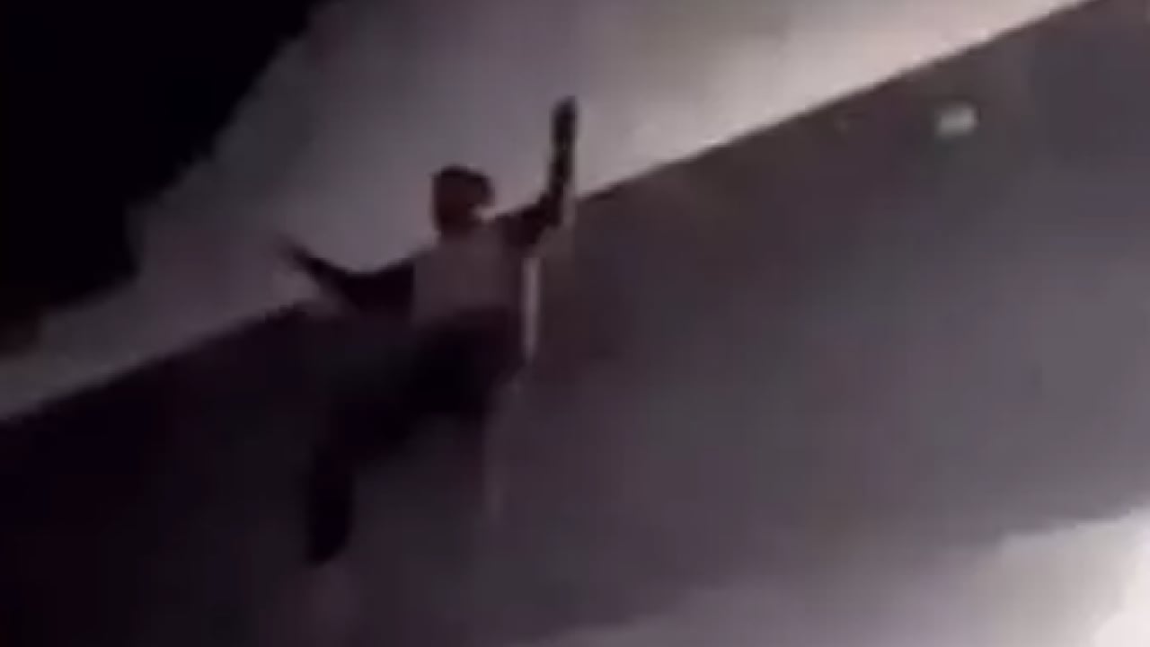 Foto - Sahnede talihsiz kaza: Ünlü şarkıcı az kalsın ölüyordu