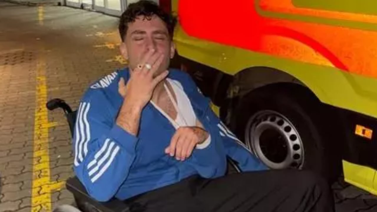 Foto - Sahnede talihsiz kaza: Ünlü şarkıcı az kalsın ölüyordu