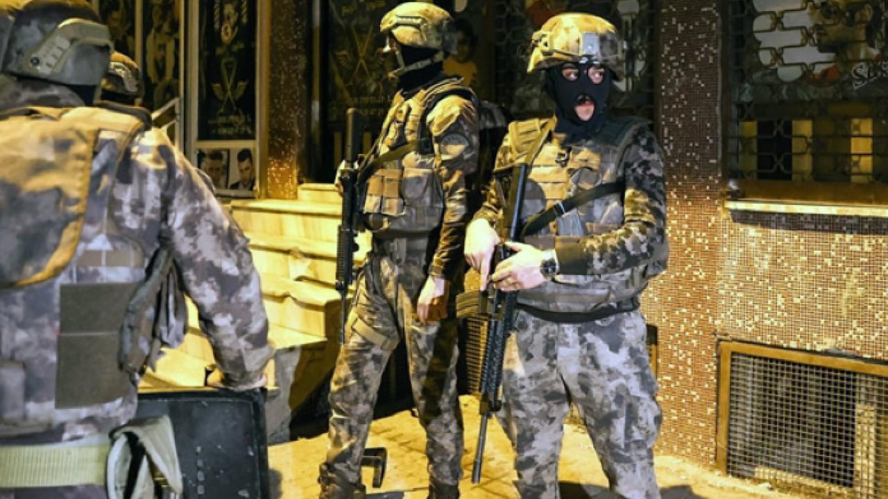 Foto - Sahte ilanlarla 500 kişiyi yaktılar: Yerlikaya’dan dolandırıcılara tokat gibi operasyon! 250 milyonluk vurgunda 25 tutuklama