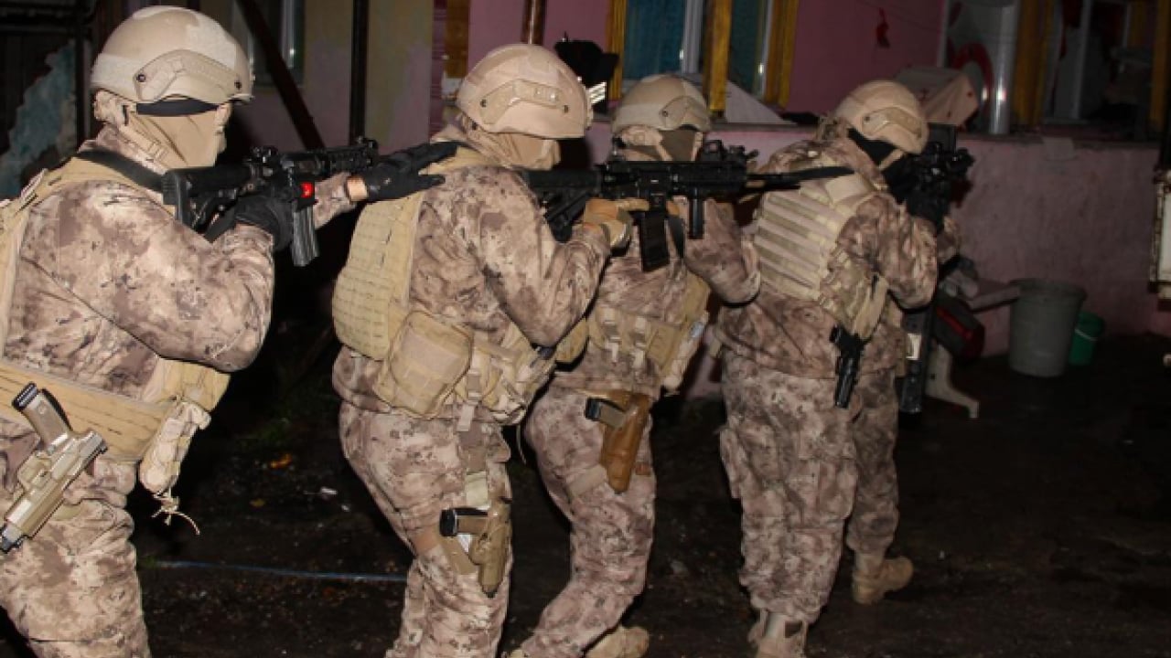 Foto - Sahte ilanlarla 500 kişiyi yaktılar: Yerlikaya’dan dolandırıcılara tokat gibi operasyon! 250 milyonluk vurgunda 25 tutuklama