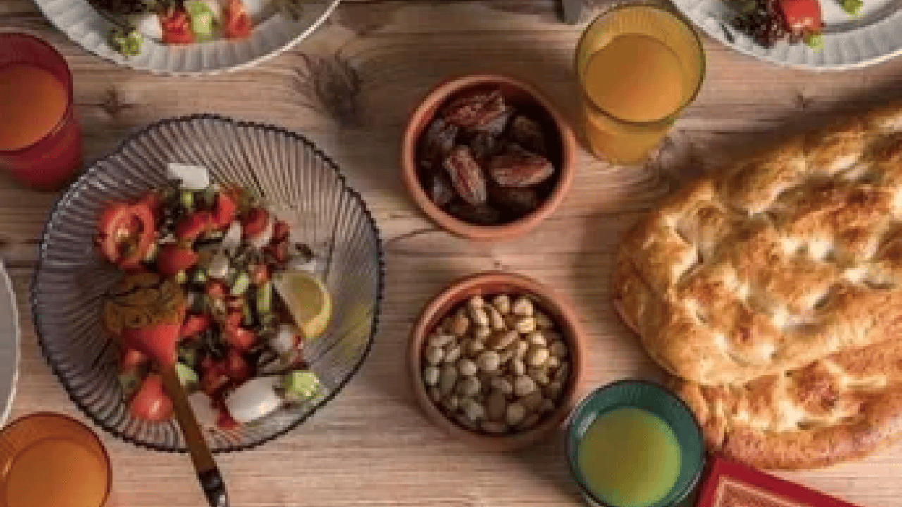 Sahur kesinlikle atlanmamalı: Ramazanda hatalı beslenme mide sorunlarına yol açabilir