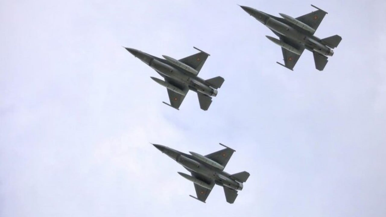 Foto - Şaka değil gerçek! 1 Euro yani sadece 48 liraya 18 tane F-16 savaş uçağı geliyor