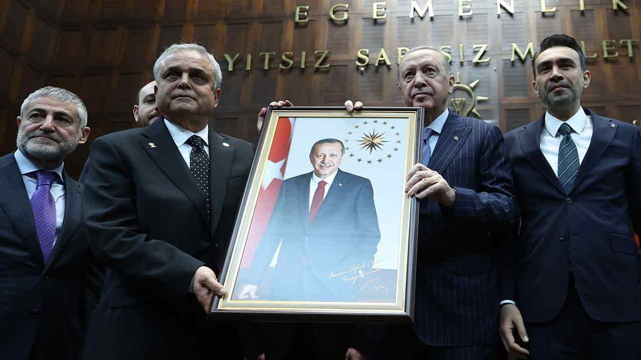 Foto - Şaka değil, gerçek: AK Parti’ye geçen vekile Arınç’tan tepki!