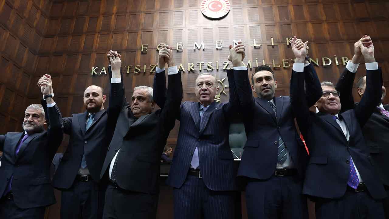 Foto - Şaka değil, gerçek: AK Parti’ye geçen vekile Arınç’tan tepki!