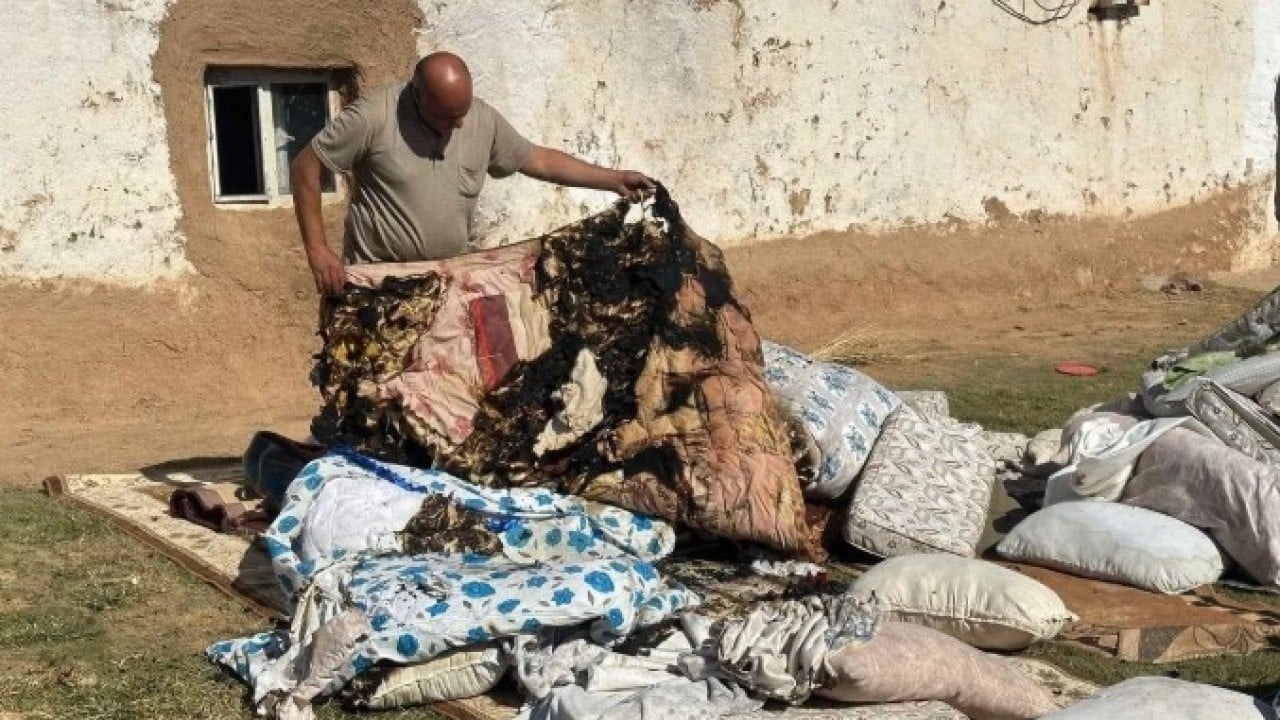 Foto - Şaka değil gerçek! Sığındıkları komşularının da evi yandı! Bu ailenin eşyaları kendiliğinden yanıyor