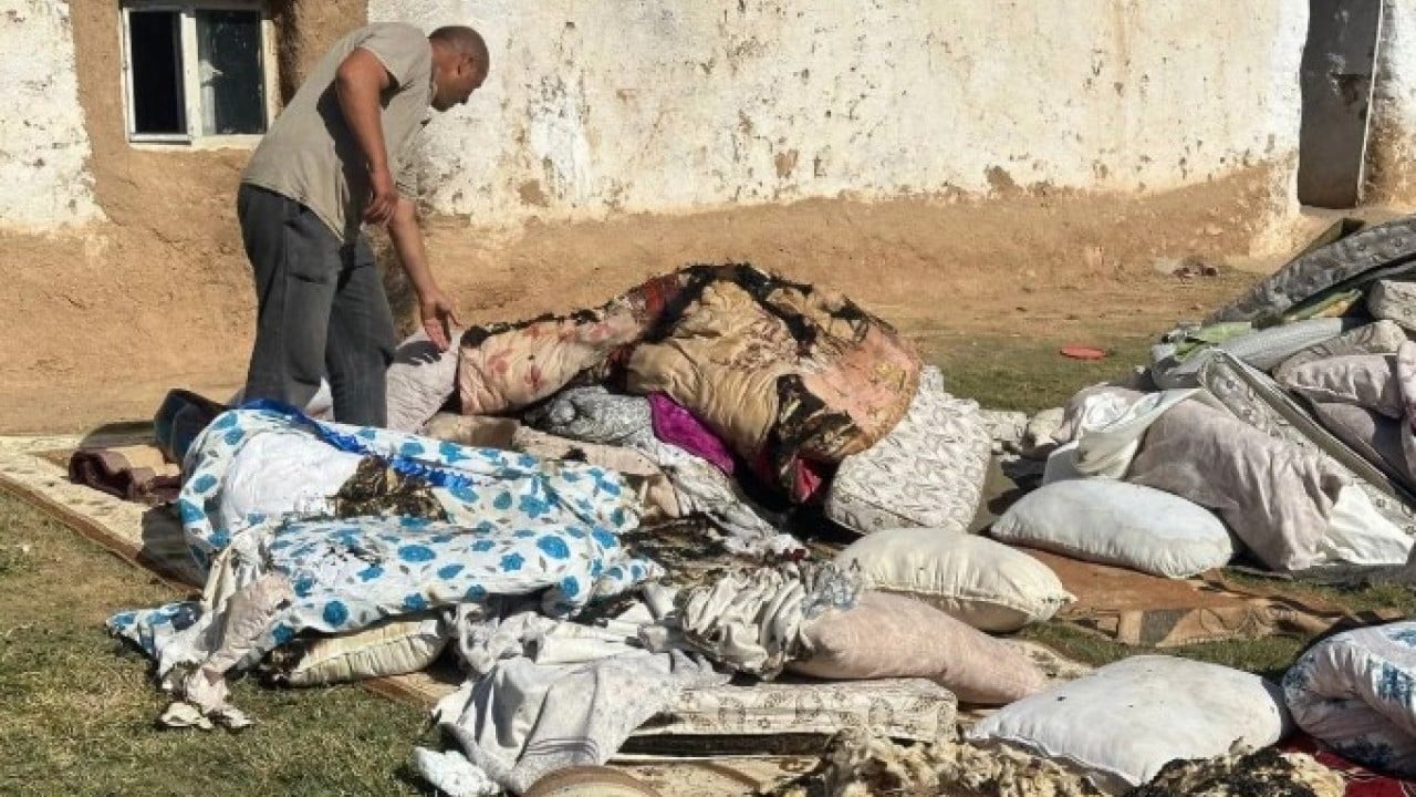 Foto - Şaka değil gerçek! Sığındıkları komşularının da evi yandı! Bu ailenin eşyaları kendiliğinden yanıyor