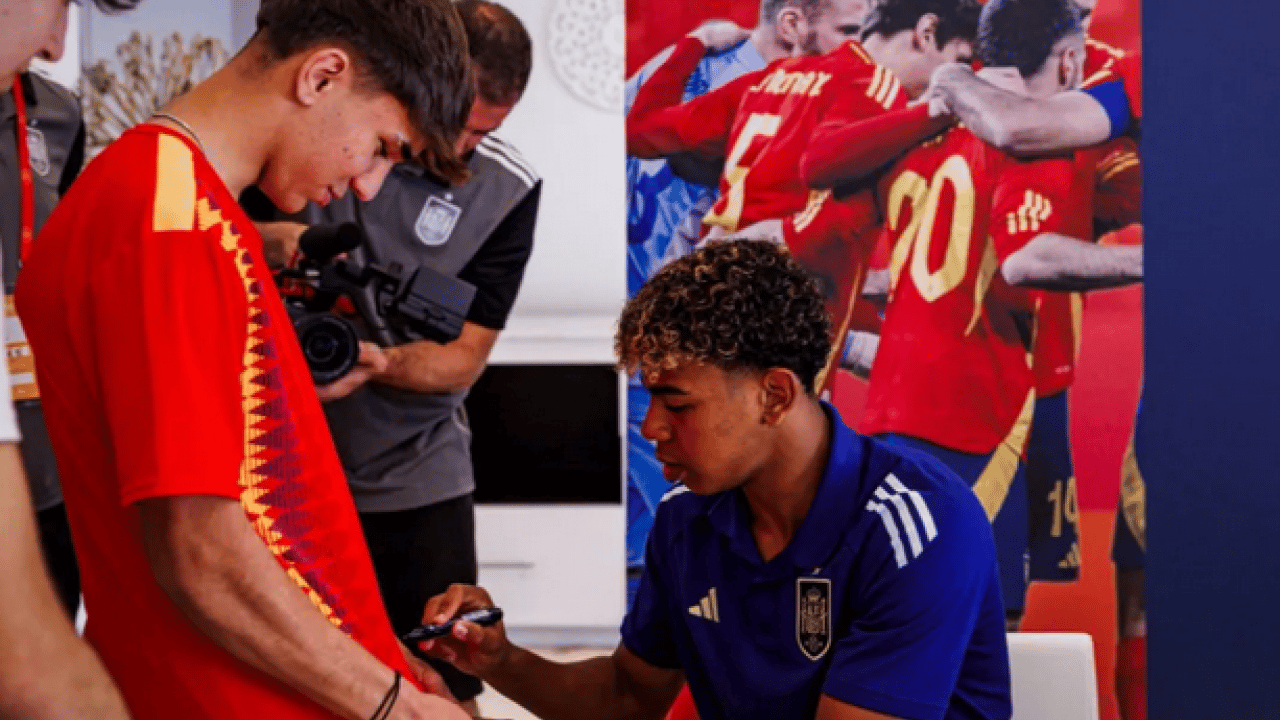 Foto - Şaka değil gerçek! Yanlış duymadınız! Lamine Yamal artık imza atamayacak...