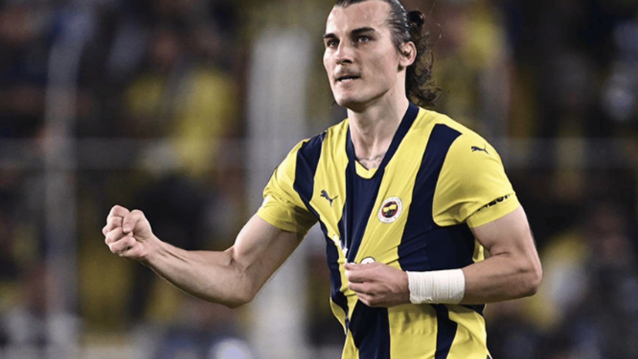 Şaka mı bu! Hem oynamıyor hem göndermiyor... Çağlar'a teklif geldi: Tedesco karşı çıktı