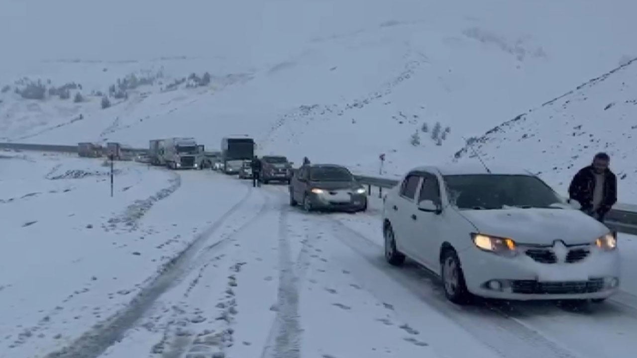 Foto - Sakaltutan’da hayat durdu! Nisan ayında kar sürprizi