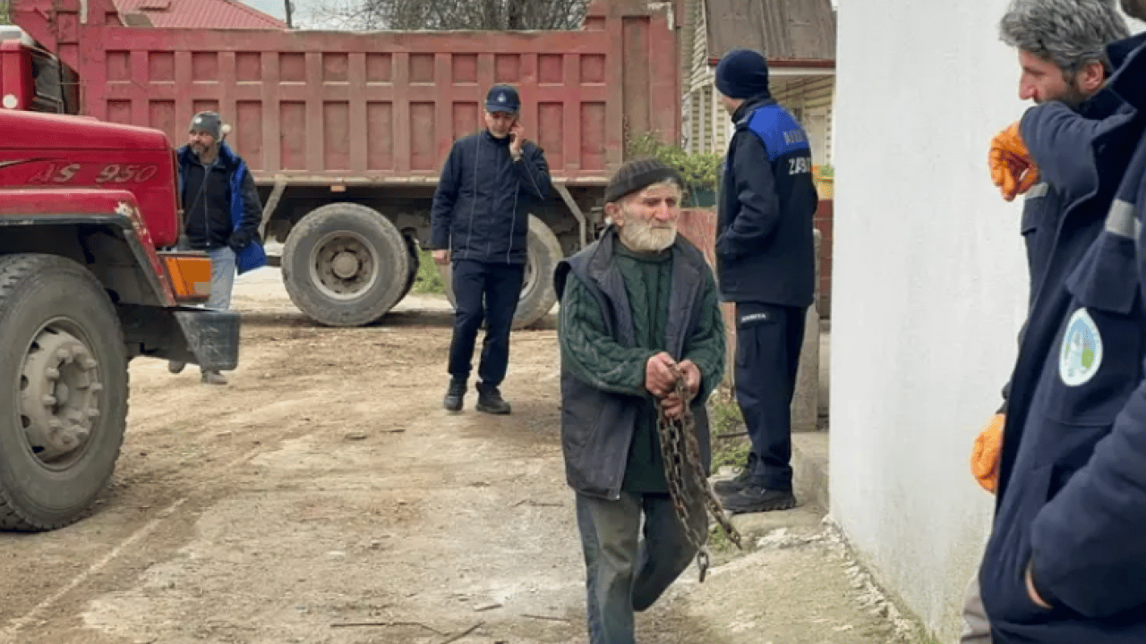 Foto - Sakarya’da iğrenç görüntü! Bu evden 25 yıldır çöp çıkmıyor