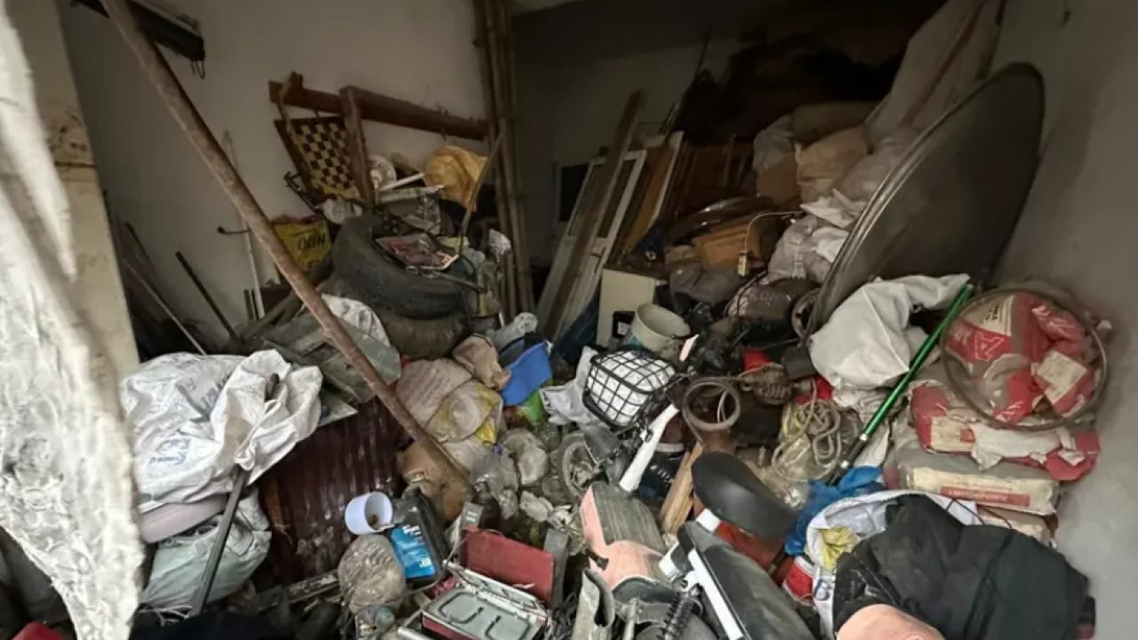 Sakarya’da iğrenç görüntü! Bu evden 25 yıldır çöp çıkmıyor