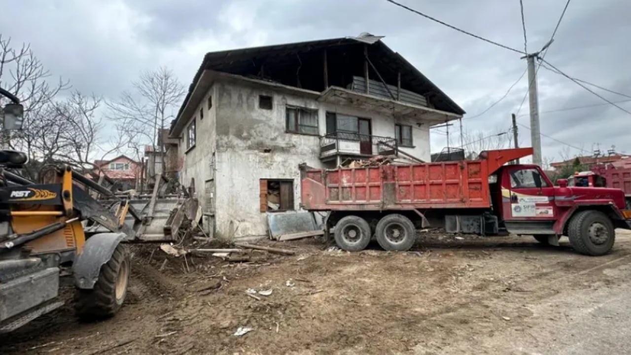Foto - Sakarya’da iğrenç görüntü! Bu evden 25 yıldır çöp çıkmıyor