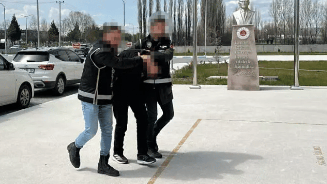 Foto - Saldırı hazırlığındaki 2 şüpheli yakalandı! Araçtan el bombaları çıktı!