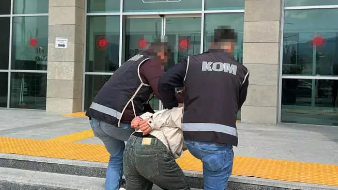 Foto - Saldırı hazırlığındaki 2 şüpheli yakalandı! Araçtan el bombaları çıktı!