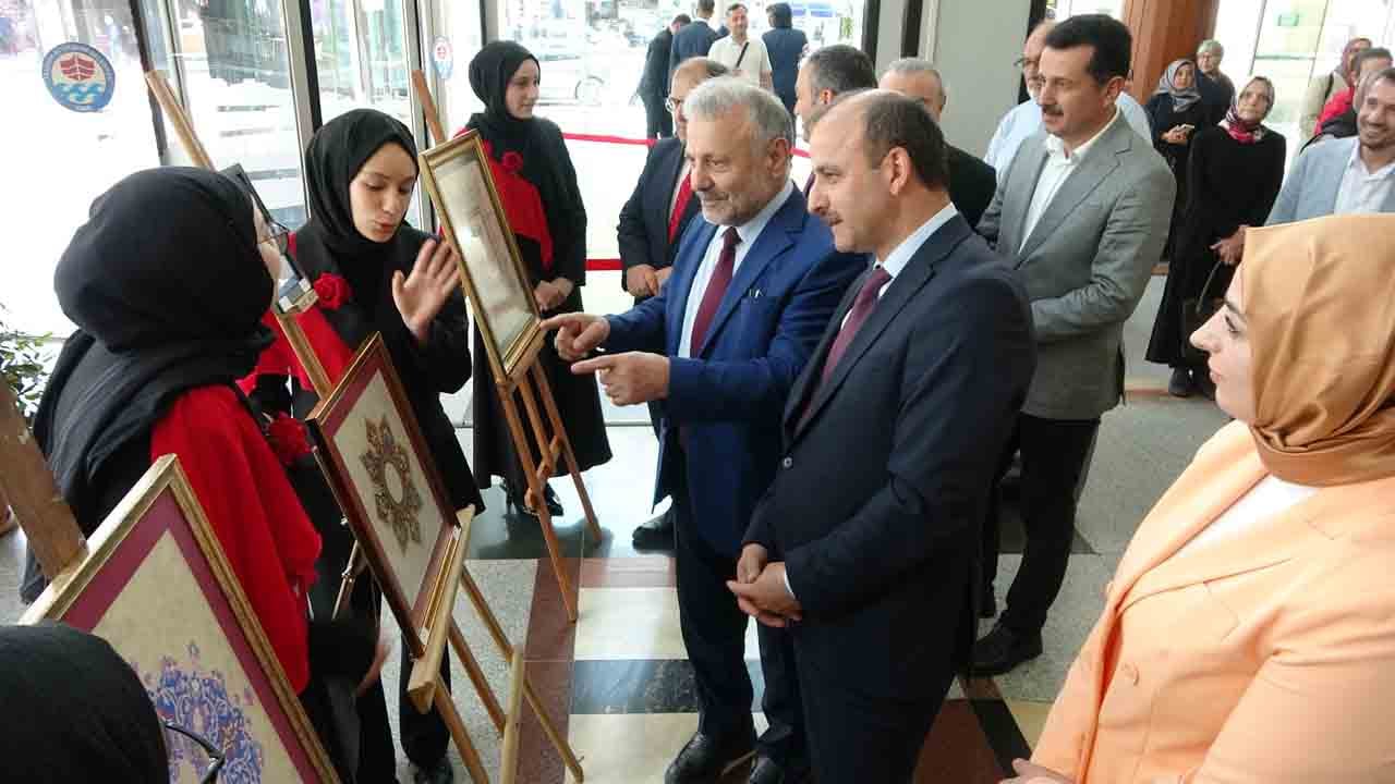 Foto - Salonda duygu dolu anlar: İmam Hatiplilerden muhteşem sergi 