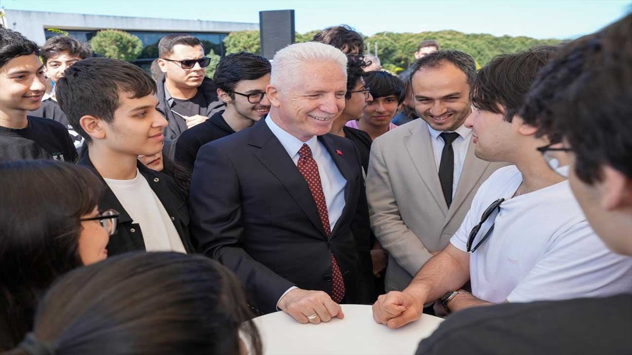Foto - Şampiyonlara İstanbul Boğazı'nda bayram müjdesi! Vali Davut Gül LGS birincilerine burs müjdesini verdi!