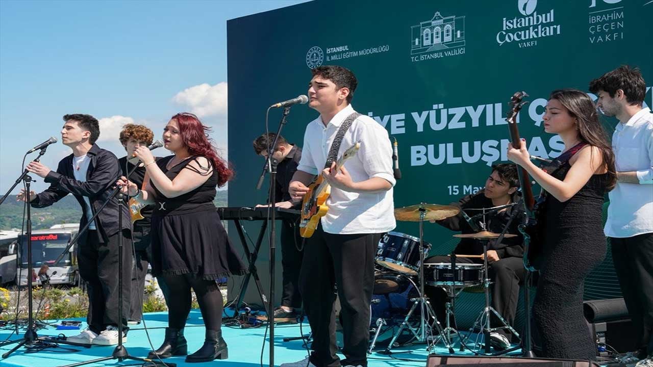 Foto - Şampiyonlara İstanbul Boğazı'nda bayram müjdesi! Vali Davut Gül LGS birincilerine burs müjdesini verdi!