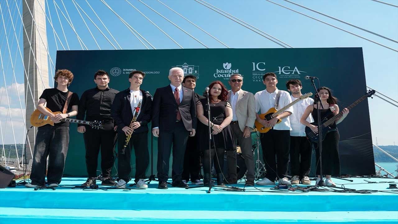 Foto - Şampiyonlara İstanbul Boğazı'nda bayram müjdesi! Vali Davut Gül LGS birincilerine burs müjdesini verdi!