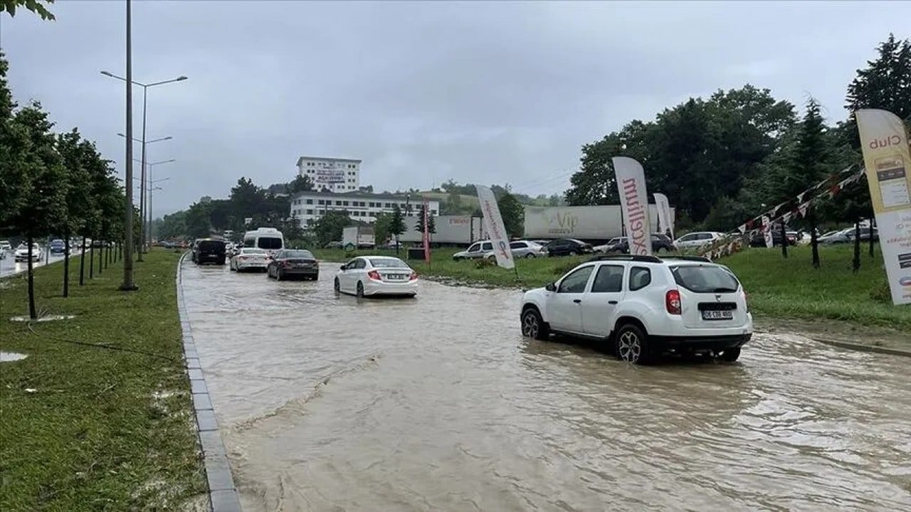 Foto - Samsun o alanda ilk ikiye girdi Sağanak yağış rekor getirdi