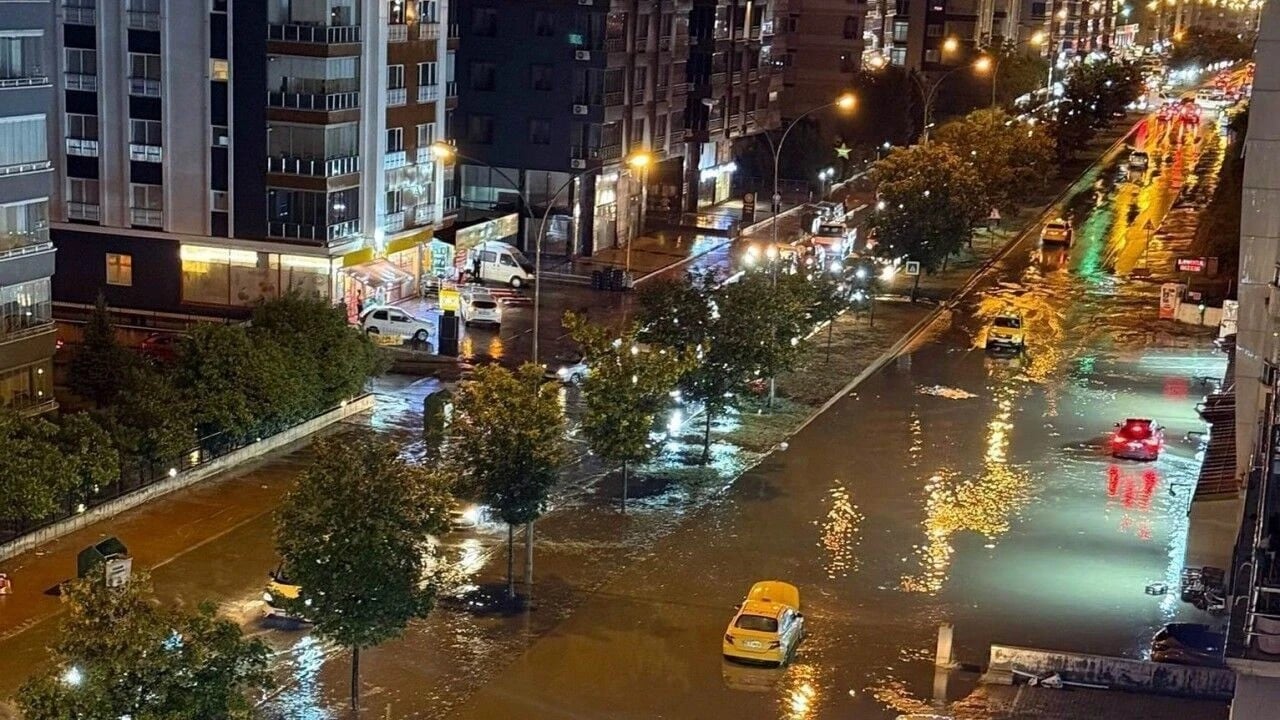 Foto - Samsun o alanda ilk ikiye girdi Sağanak yağış rekor getirdi
