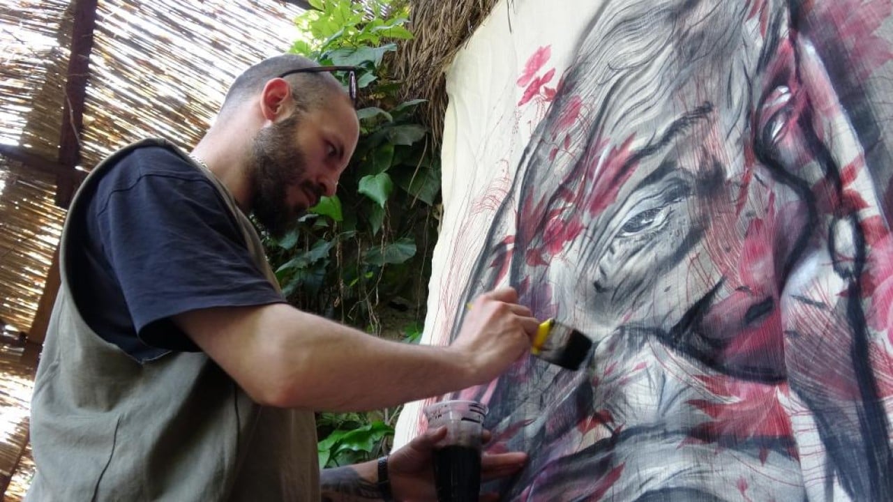 Foto - Sanat eserine dönüştürüyor Perde ve halıyı tual yerine kullanıyor