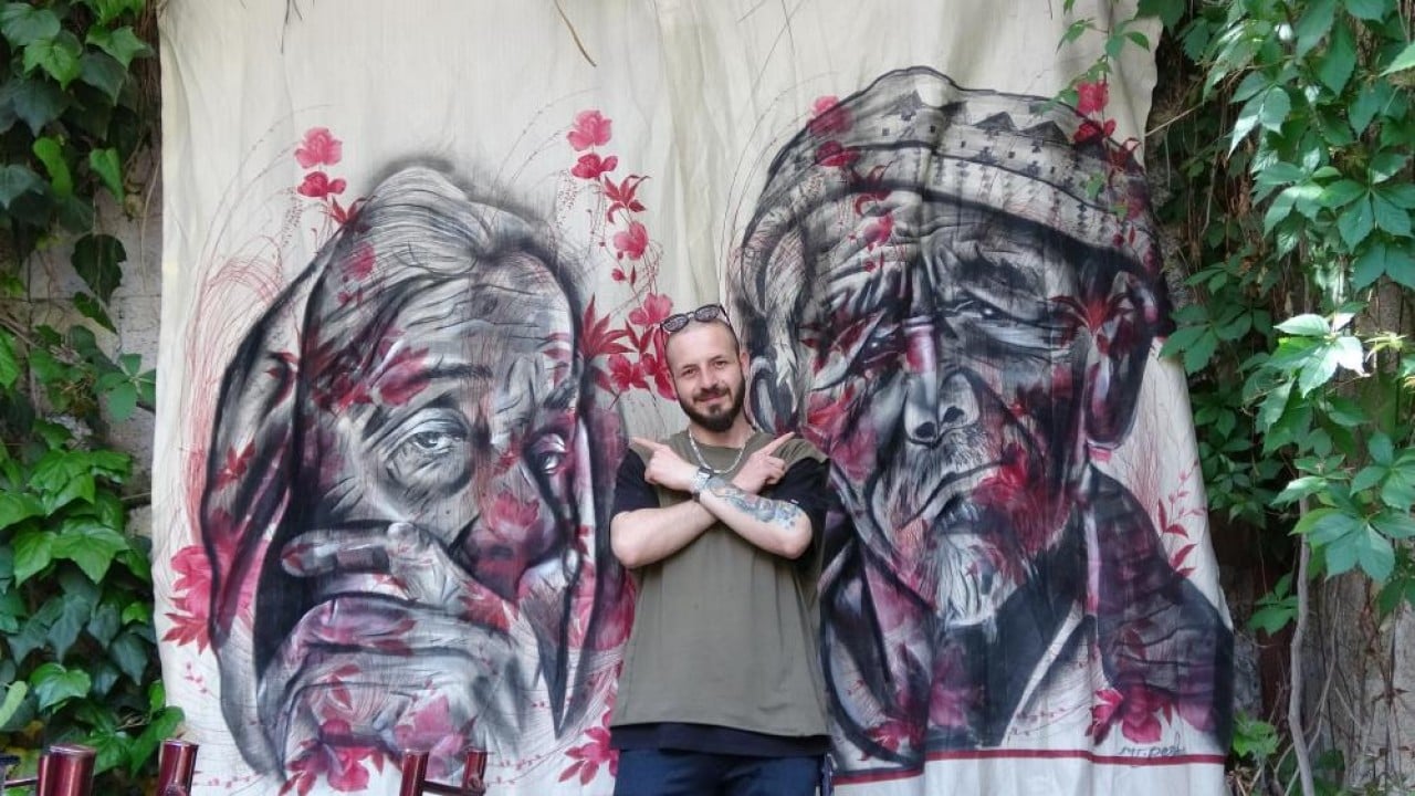 Foto - Sanat eserine dönüştürüyor Perde ve halıyı tual yerine kullanıyor