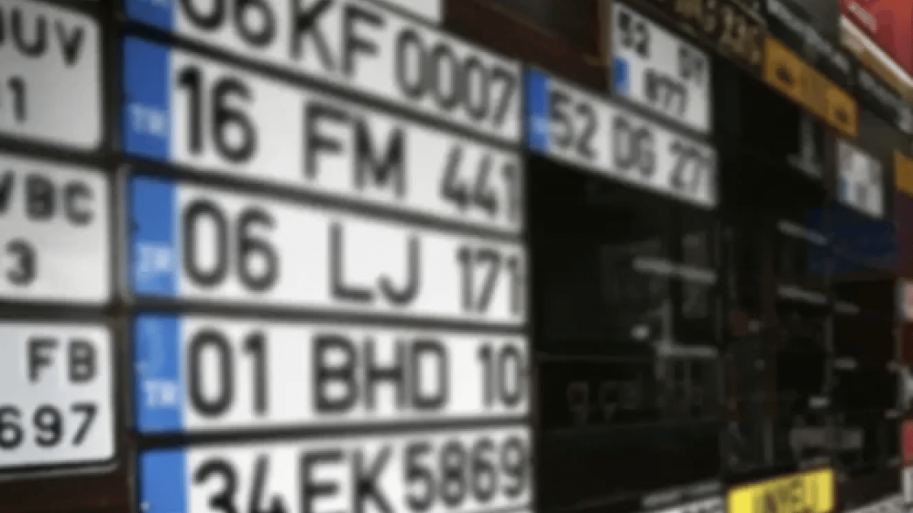 Sanayide 'ceza' alarmı: Multimedya ekranlar sökülüyor, APP plakalar değişiyor!